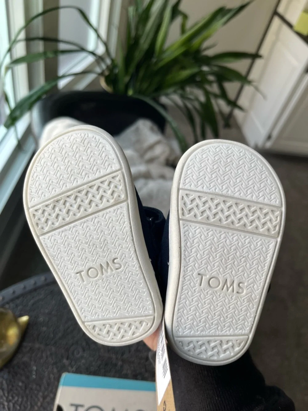 TOMS TINY CANVAS MARY JANE SHOES IN NAVY 4 TODDLERS